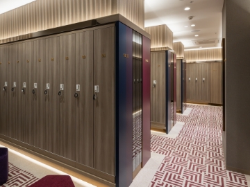 男性ロッカールーム